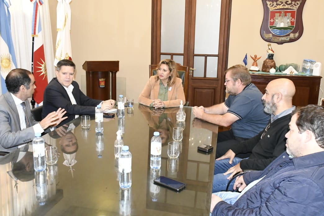 La intendente Fuentes recibió a la comisión directiva de Santiago Rugby