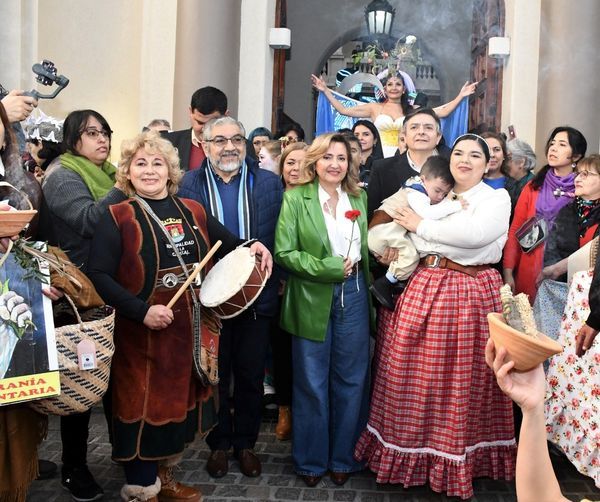 La intendente Fuentes destacó la participación de más de 1200 artistas en la Acción Teatral Urbana