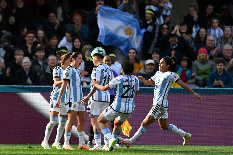 EMOCIONAN:  ARGENTINA PERDIA 2 A 0 Y EMPATO CON SUDAFRICA