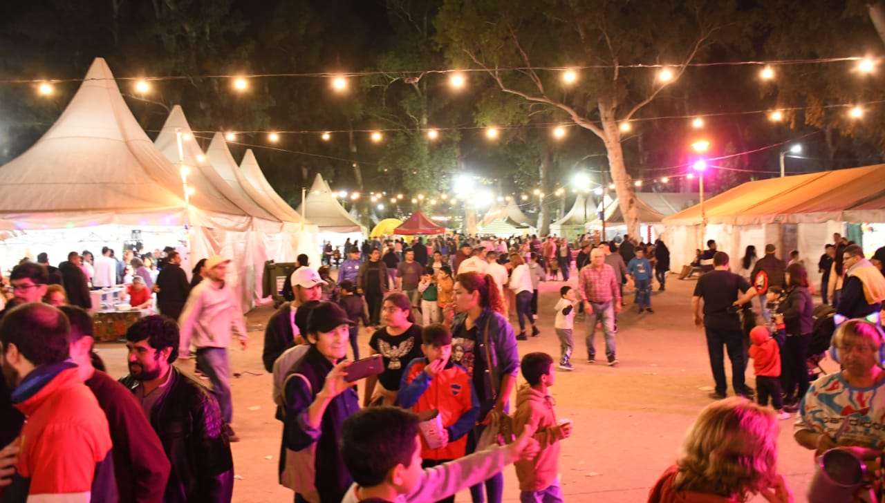 Por pedido de los artesanos la Municipalidad prorrogará hasta el próximo domingo la Feria Artesanal 2023