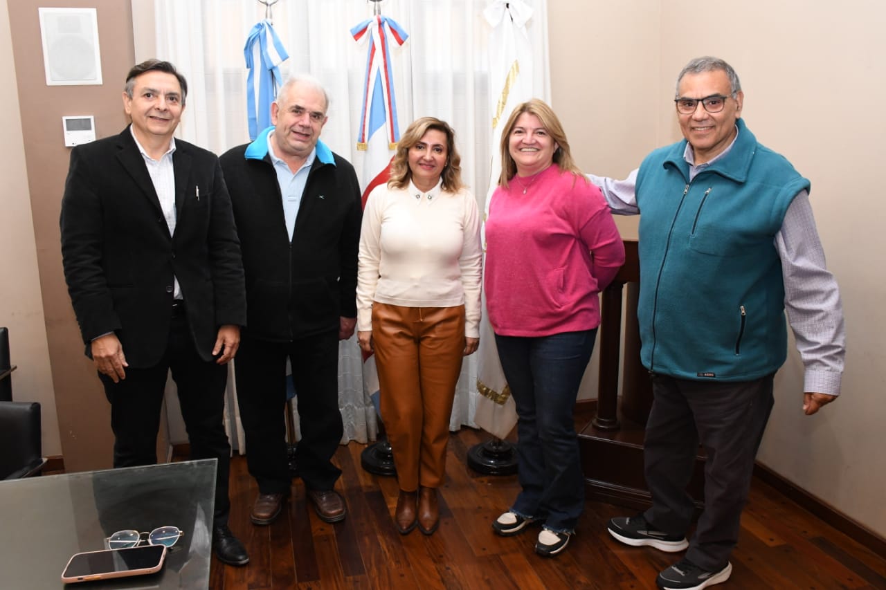 La intendente Fuentes recibió en la Municipalidad a la comisión directiva del Movimiento Eslabón