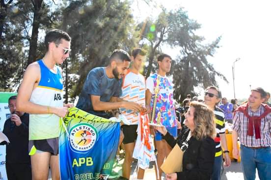 La intendente Fuentes entregó premios del Campeonato de Atletismo y dio detalles de la pista de caucho que se ejecuta en el parque Aguirre