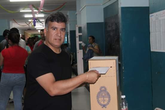 EL CONCEJAL CARLOS BASUALDO VOTÓ ANTES DEL MEDIODÍA