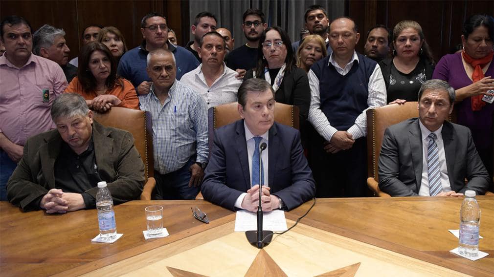 EL GOBIERNO PROVINCIAL ANUNCIO UN INCREMENTO SALARIAL DE UN 100%