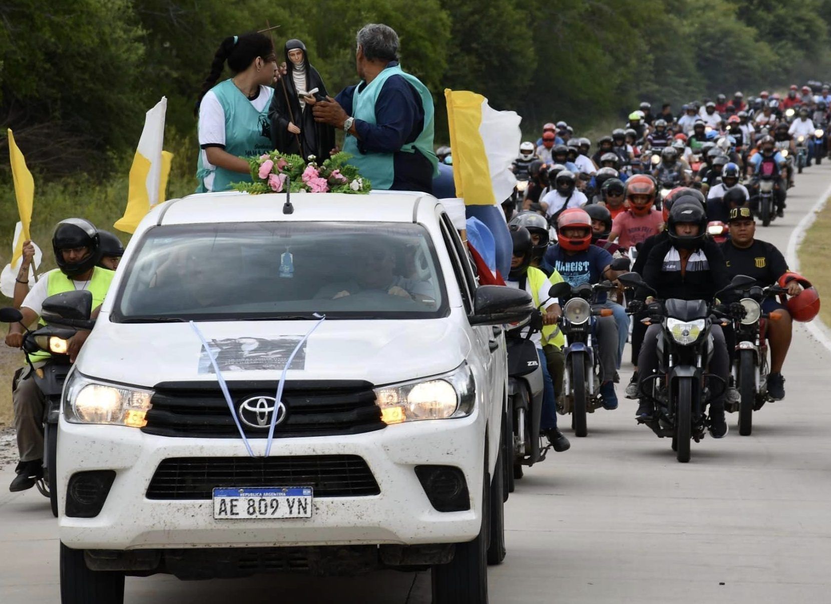 PEREGRINACIÓN A MAMA ANTULA : El Gobernador Gerardo Zamora, participó del recorrido en moto desde la Capital hacia Villa Silípica.
