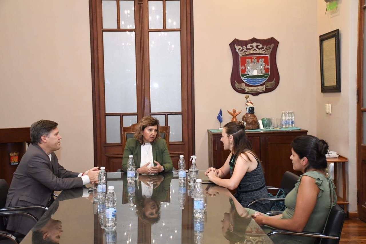 Fuentes recibió en el Salón de Acuerdos a inspectoras de la obra del centro ambiental para la gestión de residuos