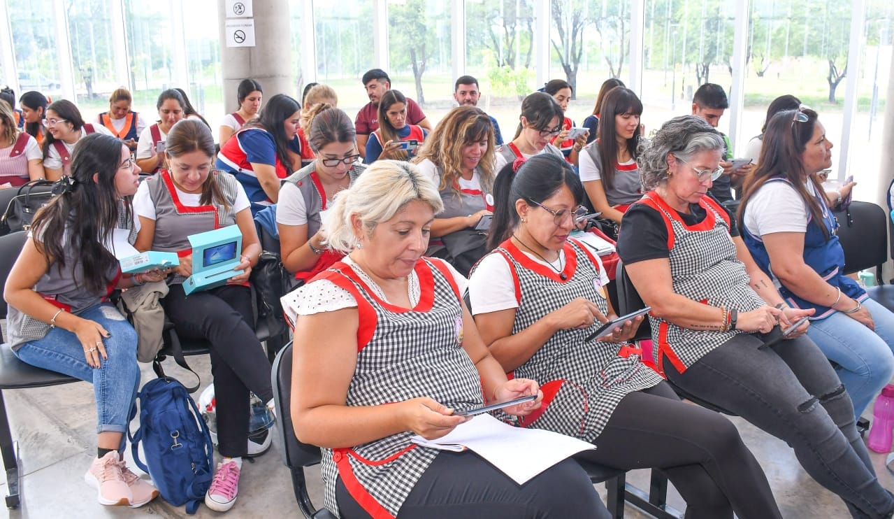 Docentes de los jardines de infantes de la Municipalidad se capacitaron en programación y robótica