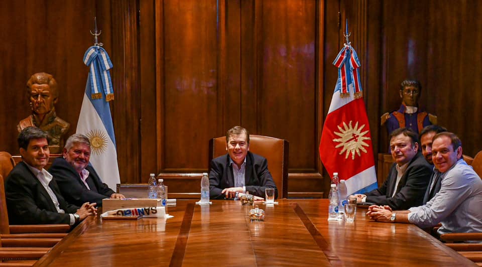 El gobernador Gerardo Zamora recibió a integrantes de la Comisión Arbitraria de Impuestos (COMARB) encabezada por su presidente, Luis Maria Capellano, y el vicepresidente, el santiagueño Pedro Luis Díaz Yocca