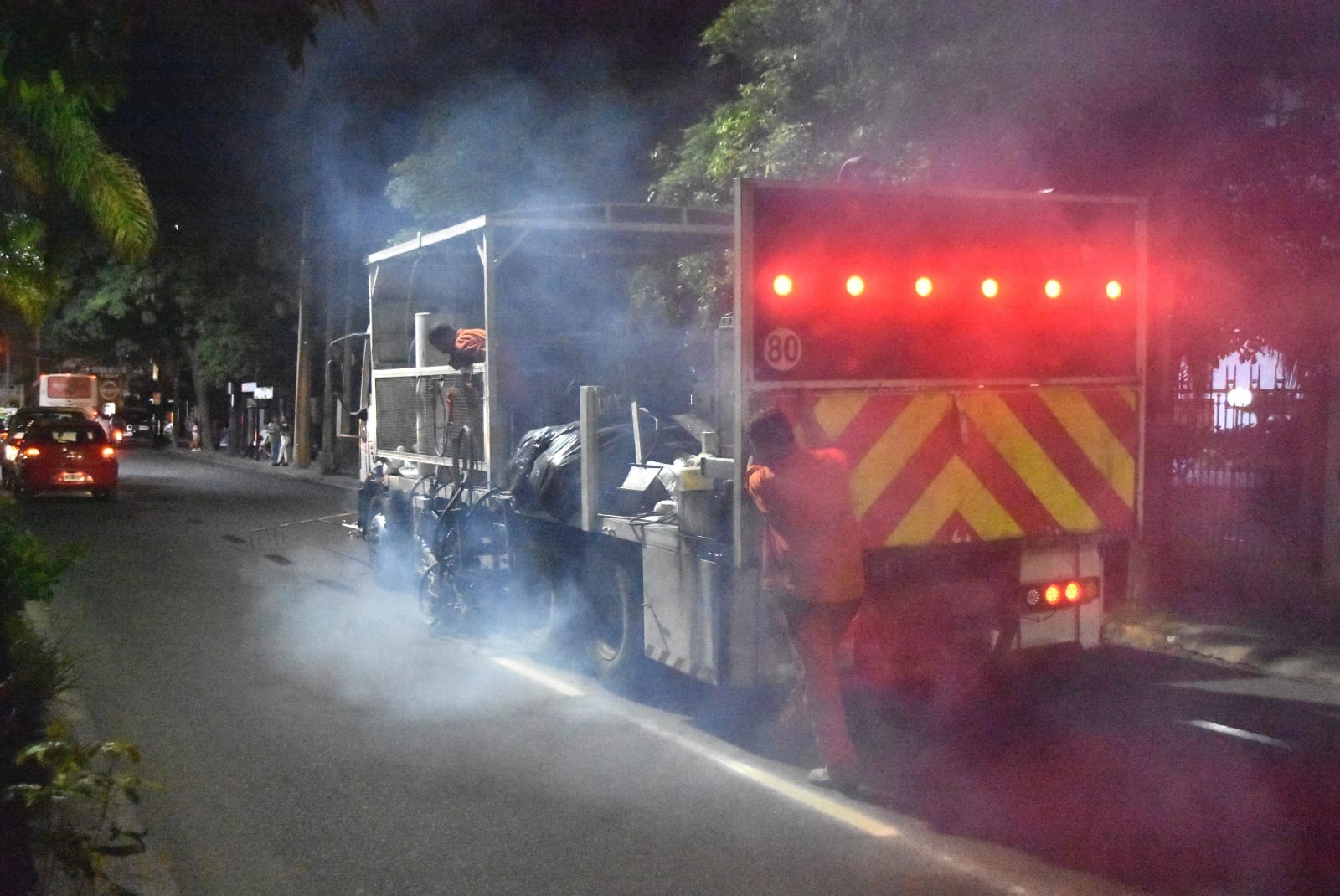 La Municipalidad trabaja en la demarcación de carriles divisorios de avenidas