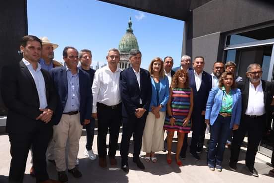 La intendente Fuentes participó de dos encuentros con sus pares de Argentina preocupados por la quita de subsidios al transporte