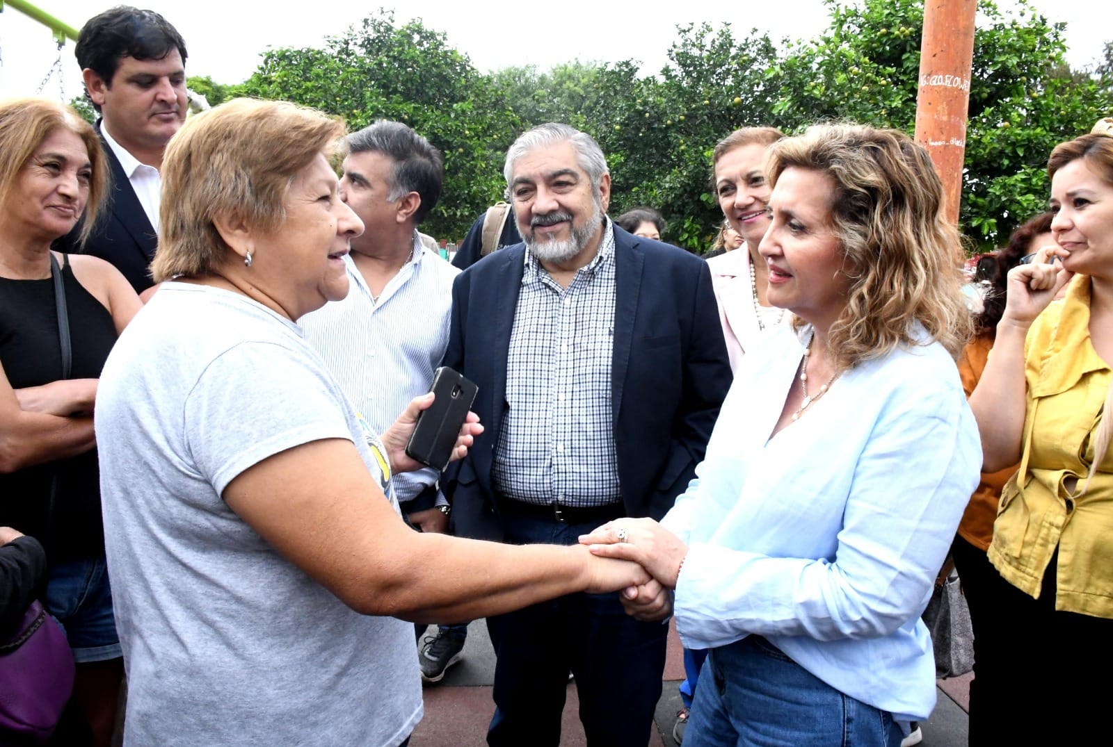 La intendente Fuentes remarcó que mejorar los espacios públicos es uno de los ejes de la gestión al visitar la obra de una plaza en el barrio Borges