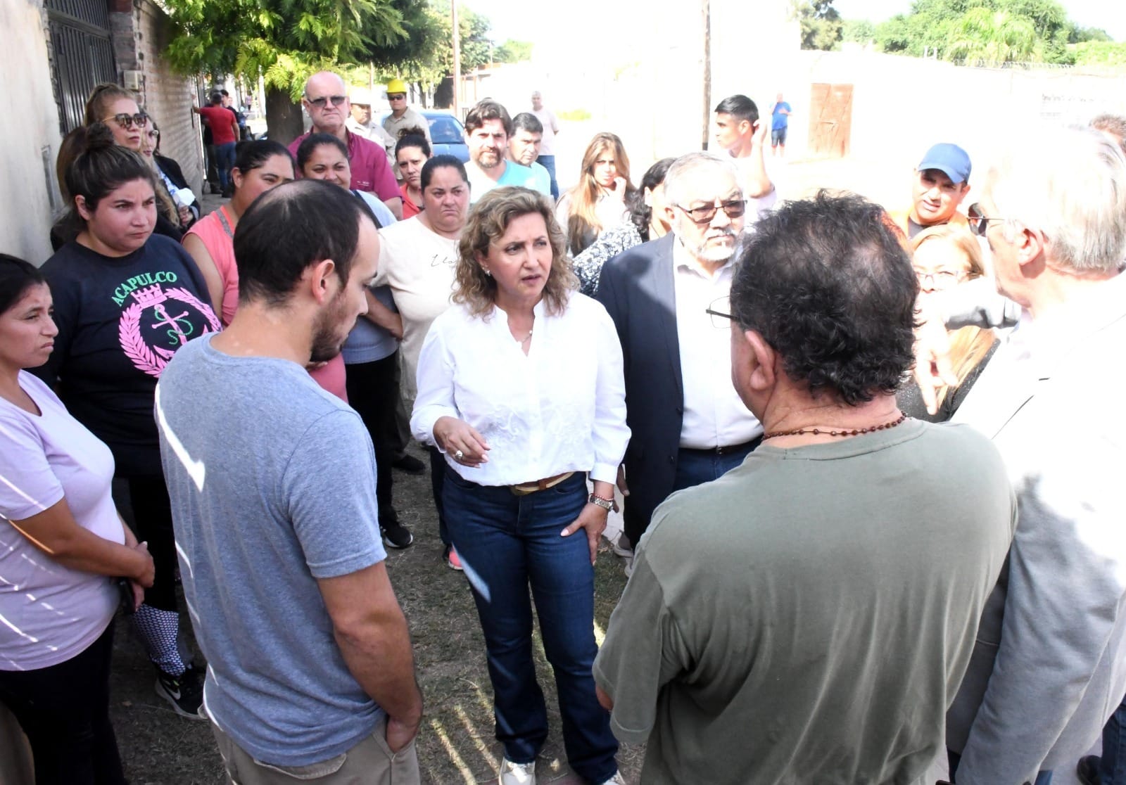 La intendente Fuentes destacó el avance de la obra de reconversión lumínica de la calle Santa Fe