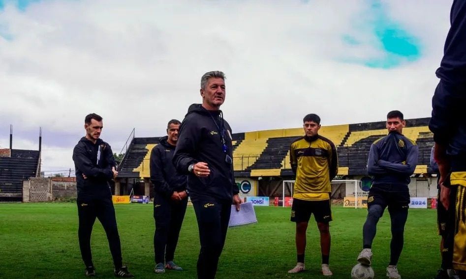 ARRANCO LA ERA SCIAQUA EN MITRE Y SU DEBUT SERA EL VIERNES