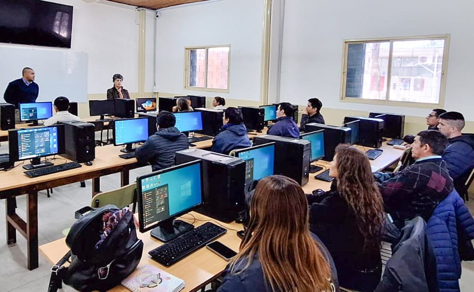 Empleados de la Municipalidad iniciaron un curso de formación en el uso de herramientas informáticas