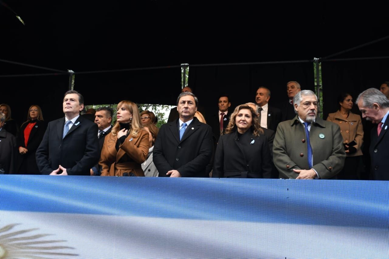 La intendente Fuentes acompañó al gobernador Zamora en el acto por el 214° aniversario de la gesta de mayo