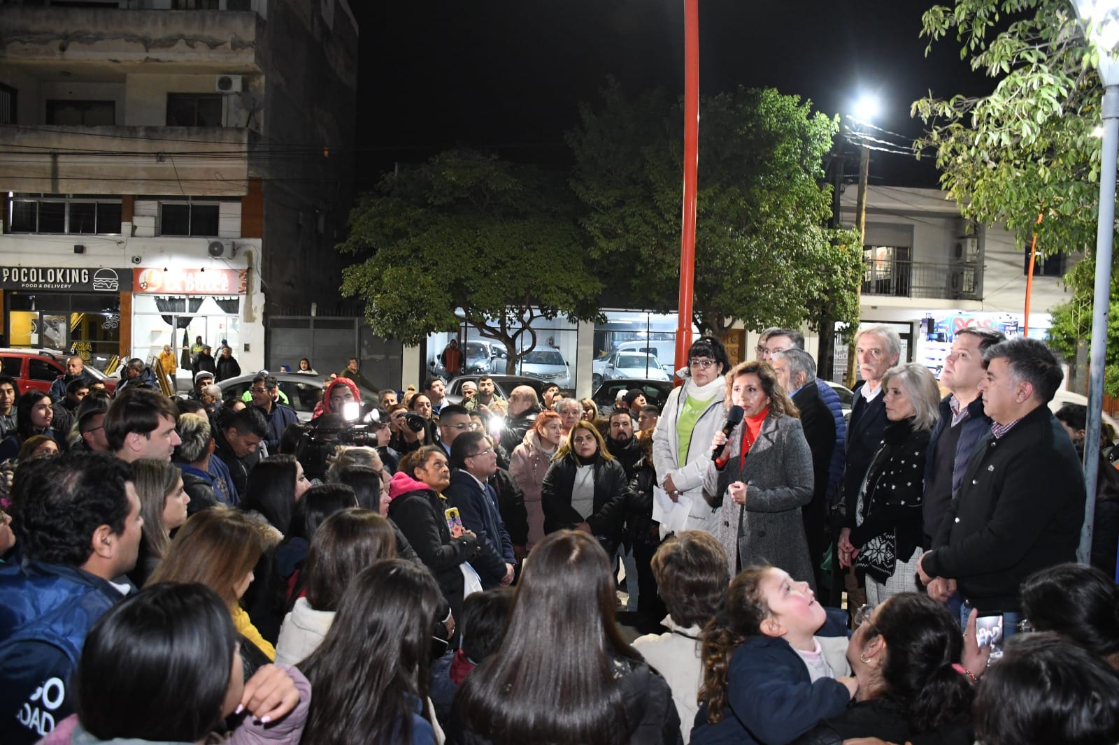 La intendente Fuentes habilitó la nueva iluminación Led de la avenida Pedro León Gallo