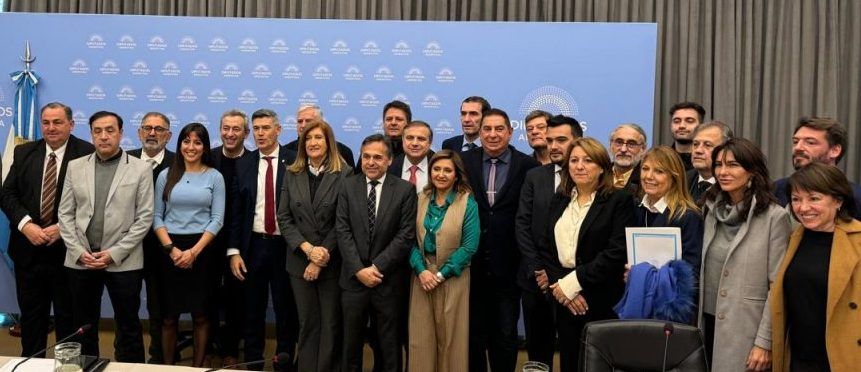 La intendente Fuentes junto a otros jefes comunales pidió al Congreso una distribución equitativa del Fondo Compensador del Transporte Público