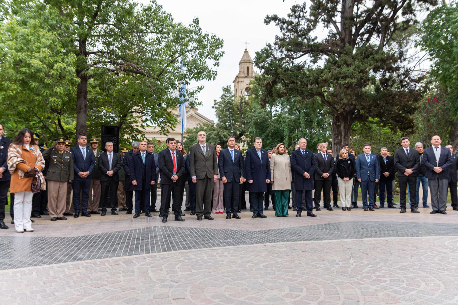 La intendente Fuentes participó junto al gobernador Zamora en el acto por un nuevo aniversario del bandera nacional