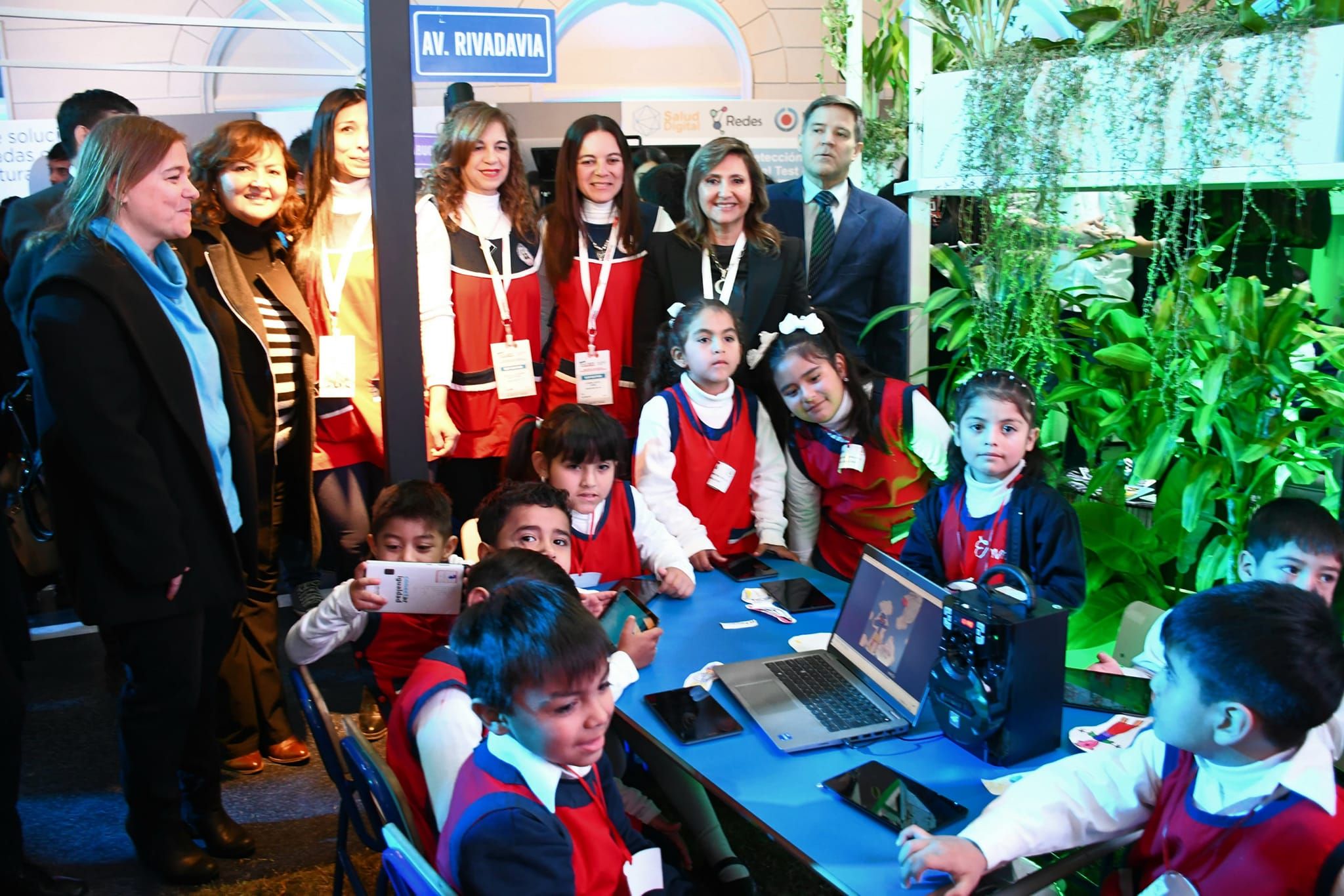 La intendente Fuentes acompañó al stand de la municipalidad en la Smart City Expo