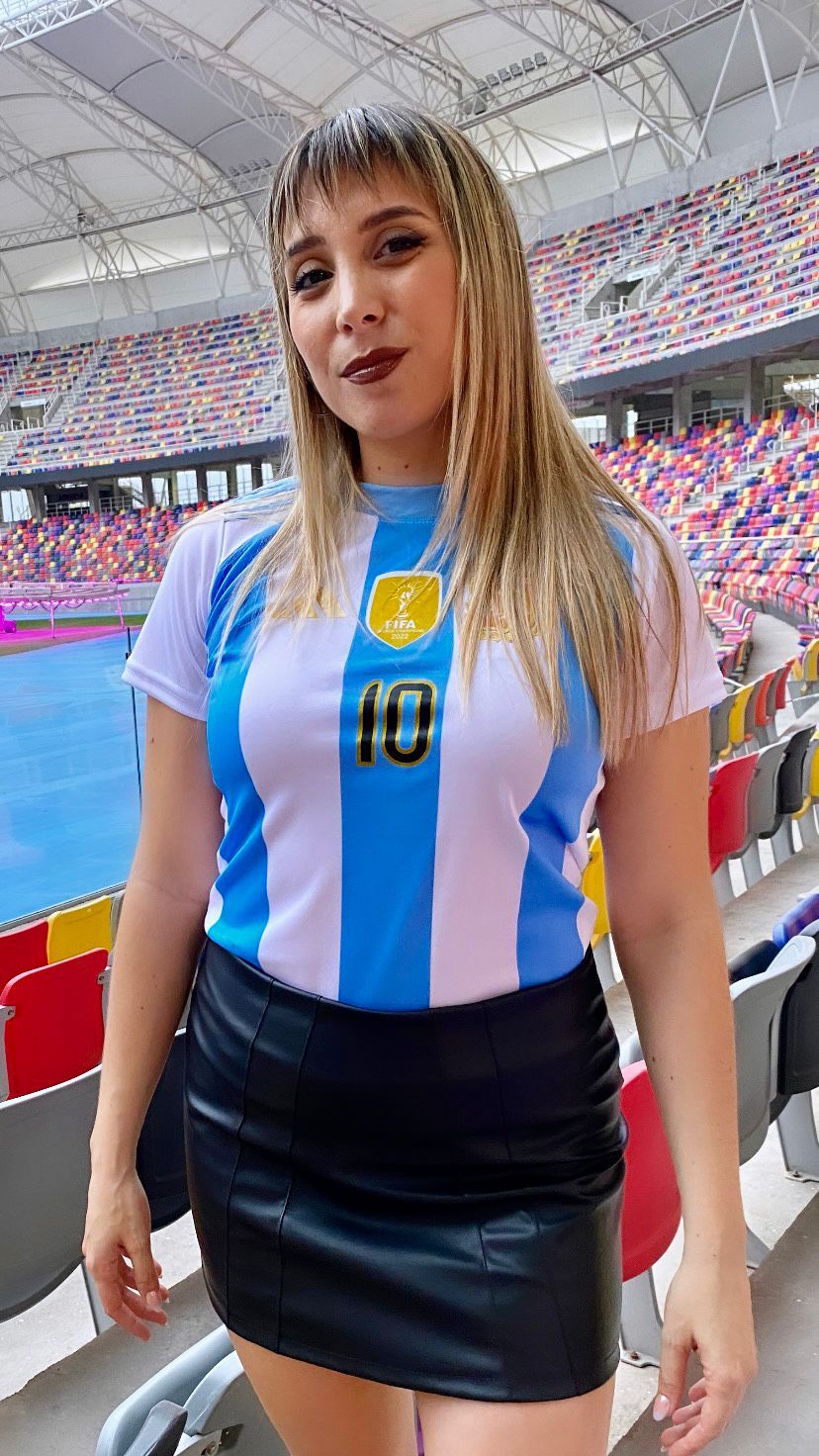 Maki Rojas estrena «Cumbia para vos» grabada en el Estadio Único