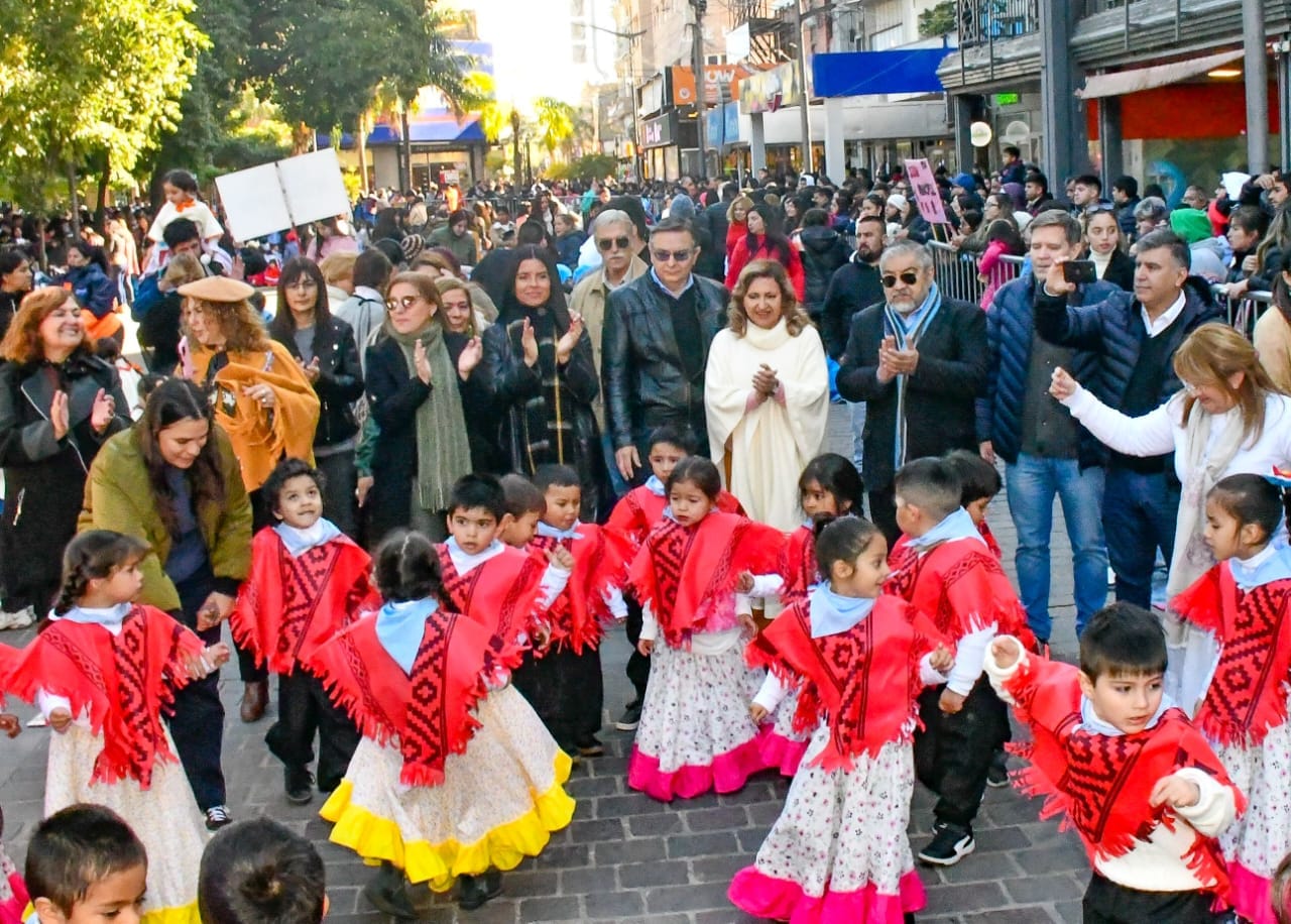 La intendente Fuentes encabezó la nueva edición “Santiago Baila” que tuvo más de 2000 participantes