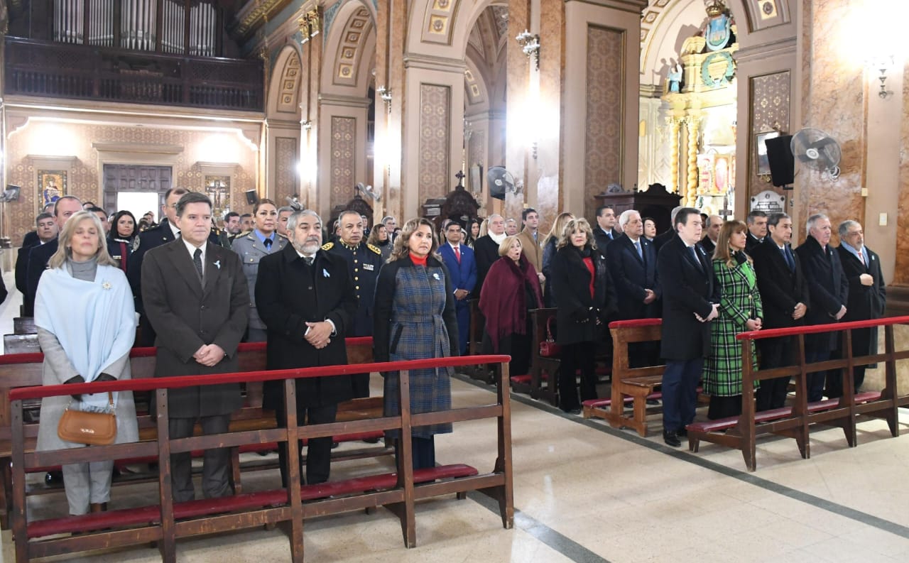 La intendente Fuentes participó del acto central por el 208° aniversario de la Independencia