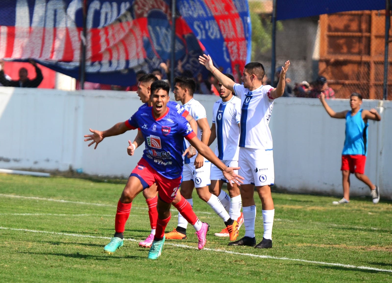 VICTORIA P’ARA SALIR DEL FONDO: GUEMES GANO EN LA ISLA A ALVARADO POR 2 – 1