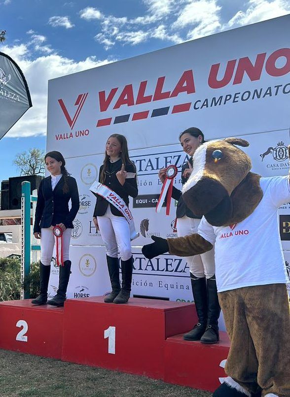 Mercedes Dapello de La Custodia Ecuestre subió al podio en el Jockey Club Córdoba