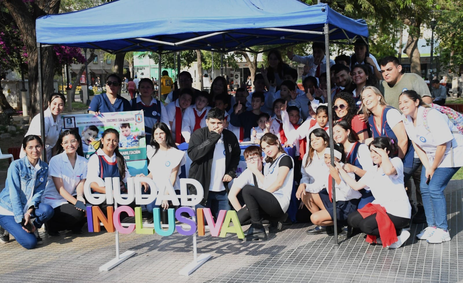 La Municipalidad organizó el acto central por el día de las personas sordas en plaza Libertad