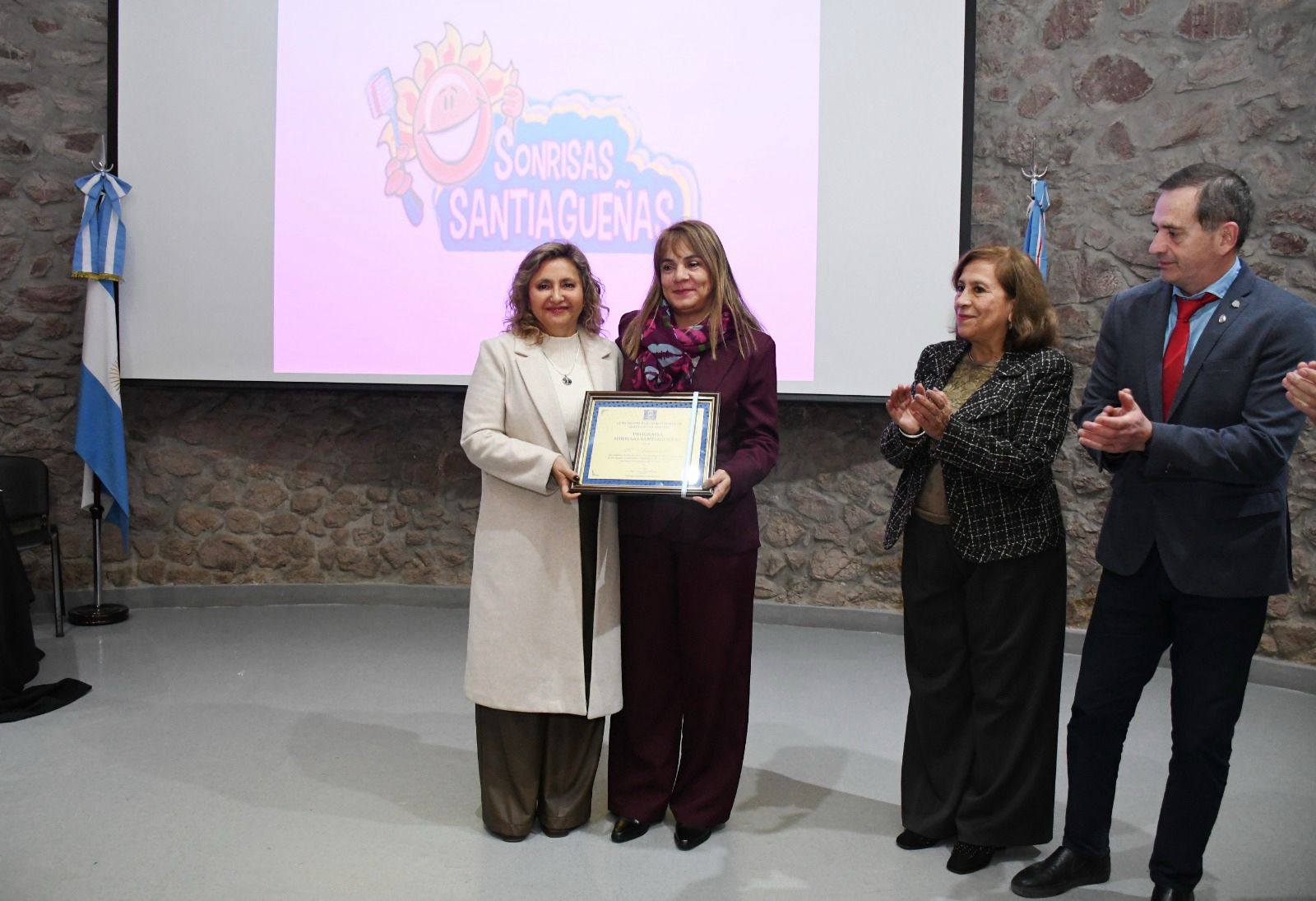 La intendente Fuentes participó del acto por los 20 años del programa provincial “Sonrisas Santiagueñas”